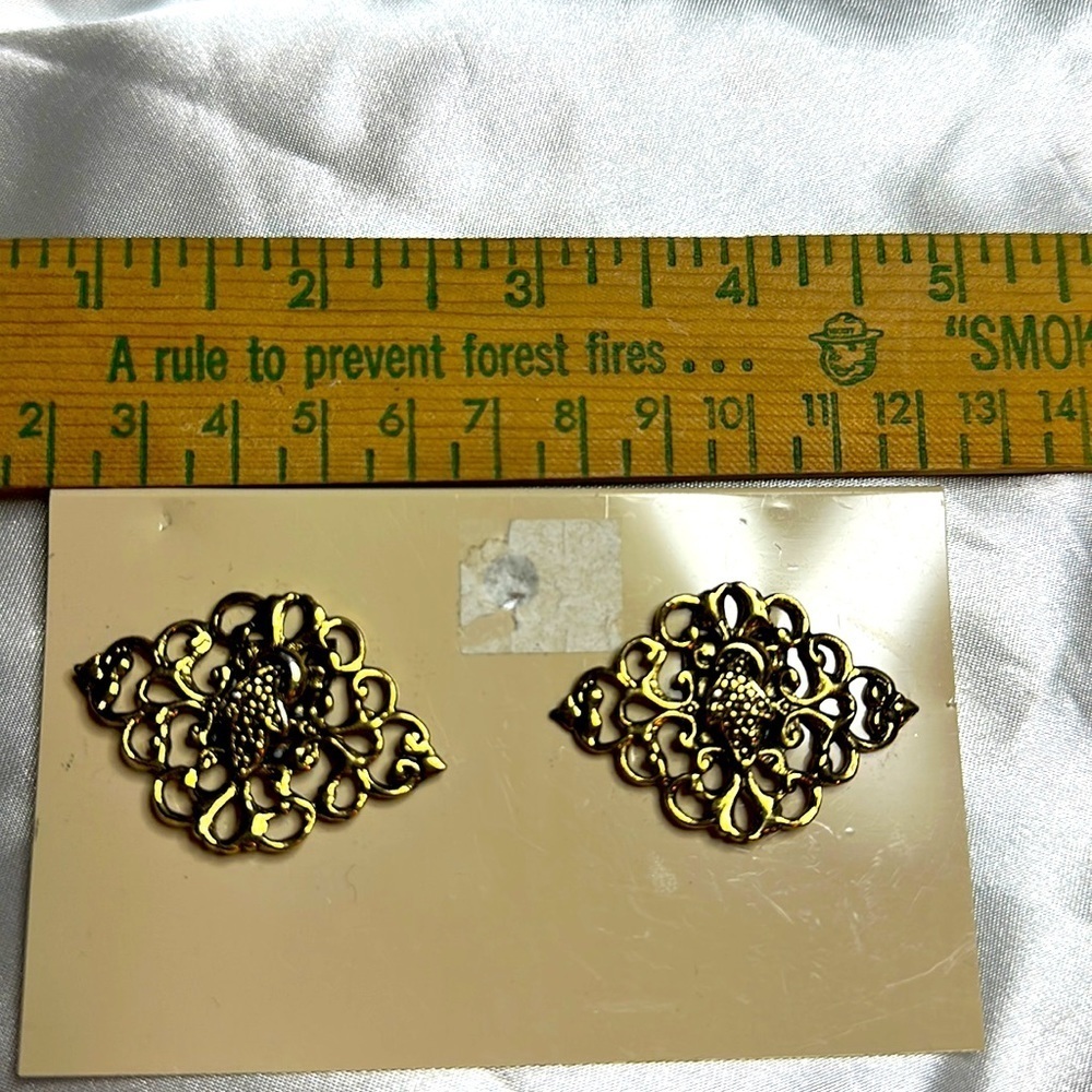 Gold Filagree Shoe Clips- Dress Up Your Pumps!